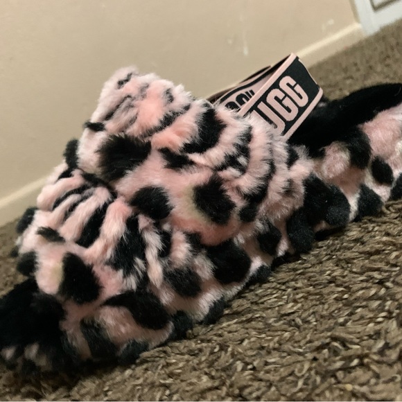 Ugg slides don’t fit me no box - Picture 2 of 6